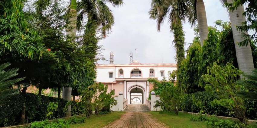 Visit Kuchesar Mud Fort among places to visit near Delhi with family for a serene ambience.