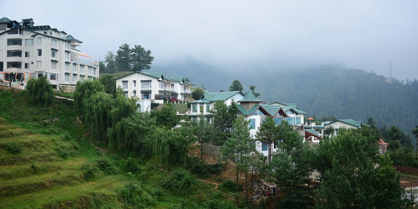 Kufri has a variety of scintillating views and is known for its snow-capped Himalayan ranges