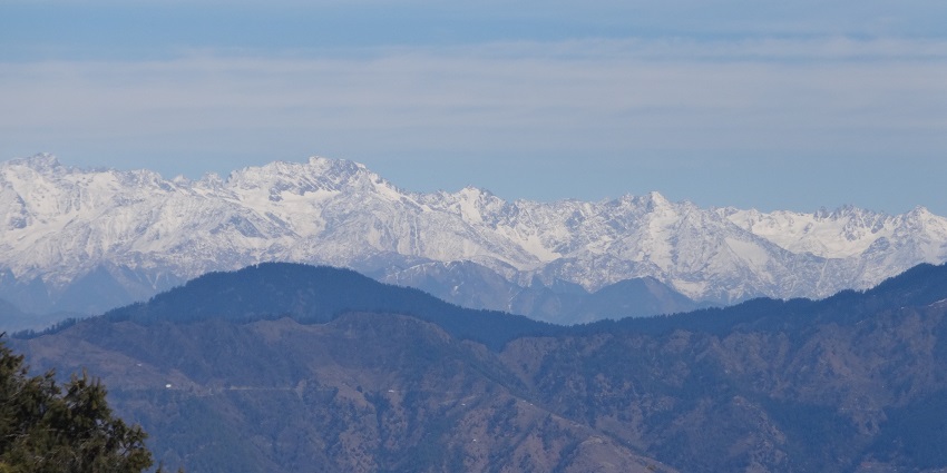 Picture capturing mountains from one of the best places to visit in summer near Delhi