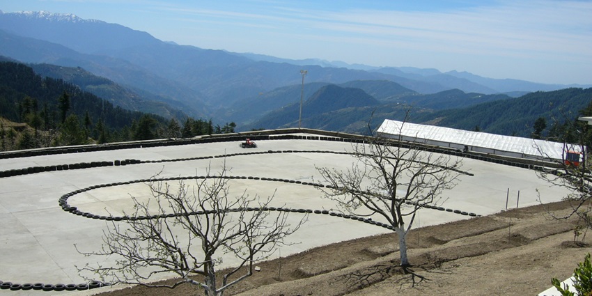 A giant wheel at an amusement park in Kufri
