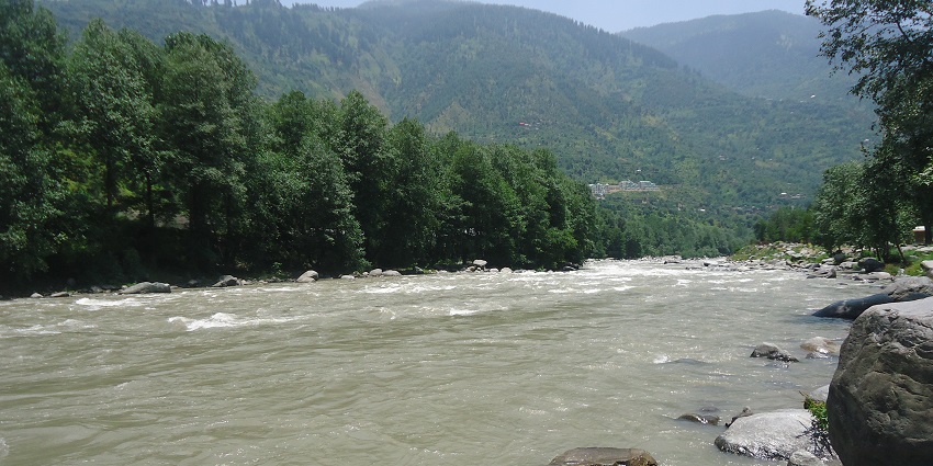 Kullu has scenic landscapes and serene surroundings that are perfect for nature lovers