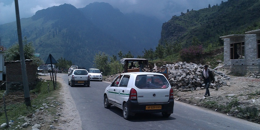 Scenic view of Kullu Valley in Himachal Pradesh, showcasing lush greenery and mountains.