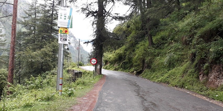 Scenic snapshot of the Kullu-Kasol road passing through the beautiful Himalayan hills