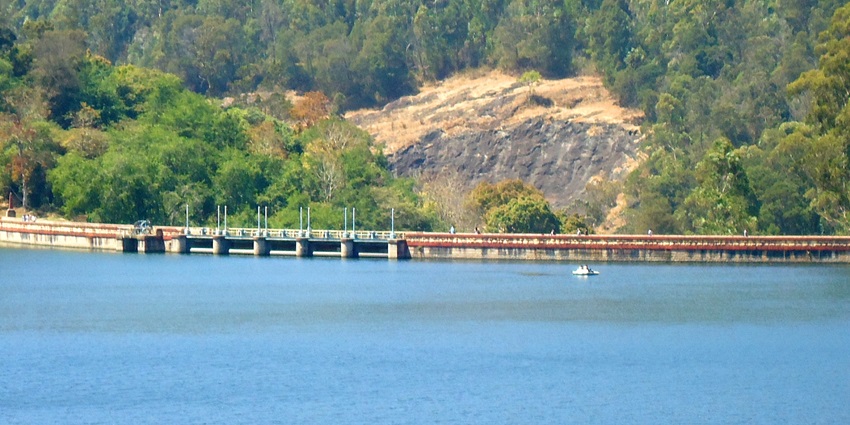Explore the turquoise waters and scenic vistas at the Kundala Lake on your next getaway