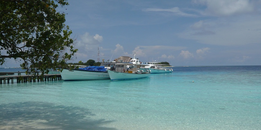 A picture from an Island showing boats parked at the beachside on a clear day