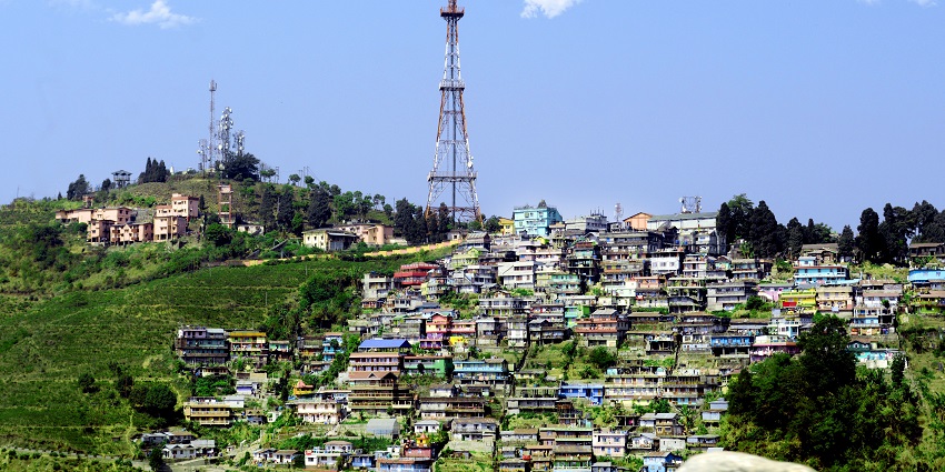 This town, near the wildlife sanctuary, with its colonial era resemblance is a perfect place for history buffs