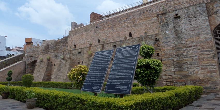 Kurnool Fort is one of the most iconic landmarks in the area built by Achyuta Devarayalu.