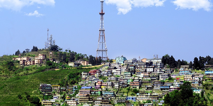 Kurseong has pretty tea estates which offer relaxation and sight-seeing opportunities.