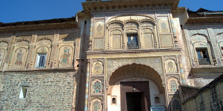 One of the classic places to visit in Solan, Kuthar Fort displays stunning architecture.