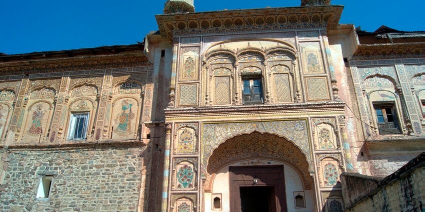 Exploring Kuthar Fort is one of the best things to do in Solan for history buffs.