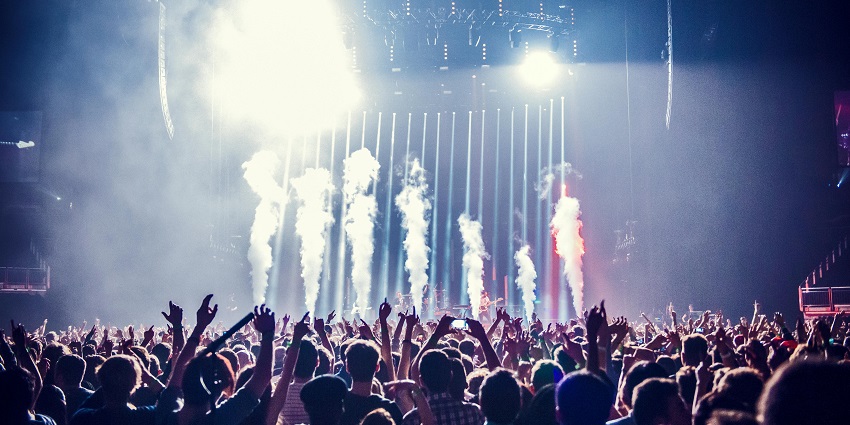 La Favela is one of the most amazing places to visit to feel parties like Brazil.