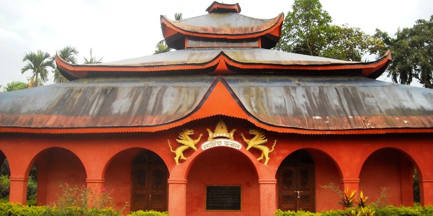 This is a must destination on the itinerary for history buffs curious about the story behind the tomb