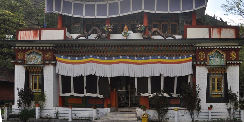 A beautiful picture of the vibrant and intrinsic architecture of the Lachung Monastery.