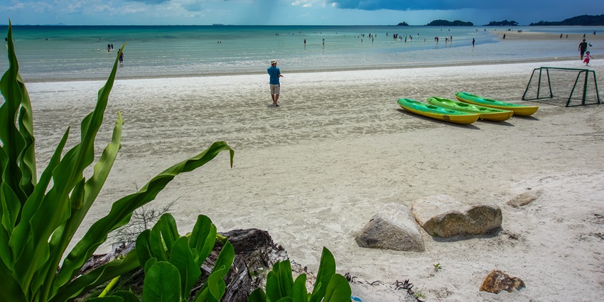 Lagoi Bay Beach is one of the best Jakarta beaches with immaculate white sands