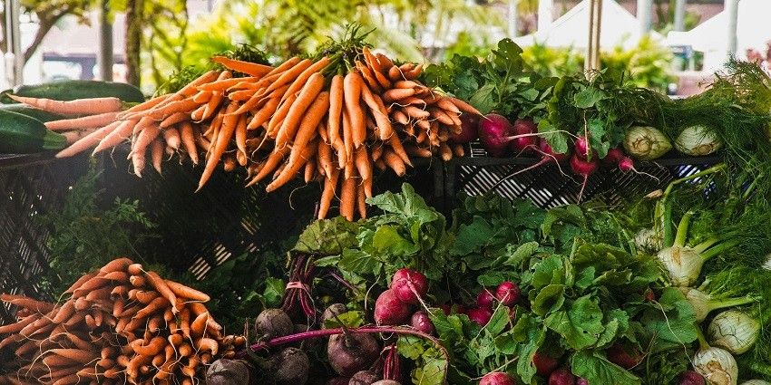 Laitumkhrah Market is famous for getting fresh groceries and relishing food items.