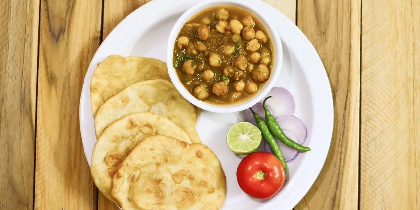 Lajpat Nagar is a popular market among locals and tourists alike for its affordable prices.