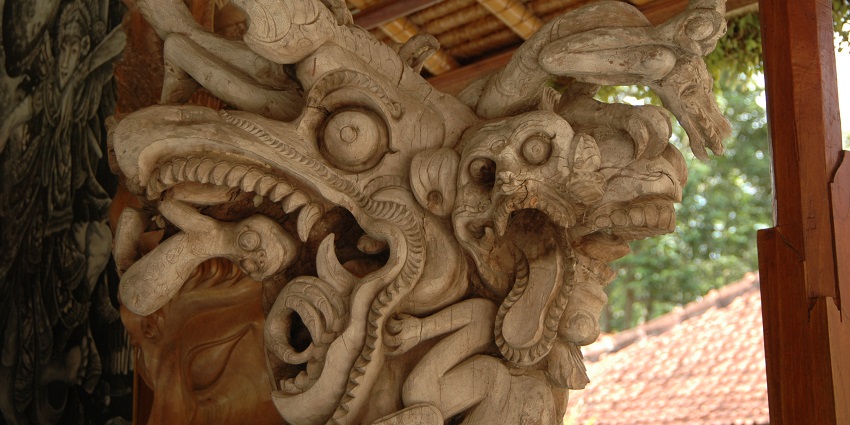 Go shopping in Colombo at the Lakpahana Handcraft Private Limited for handicraft items