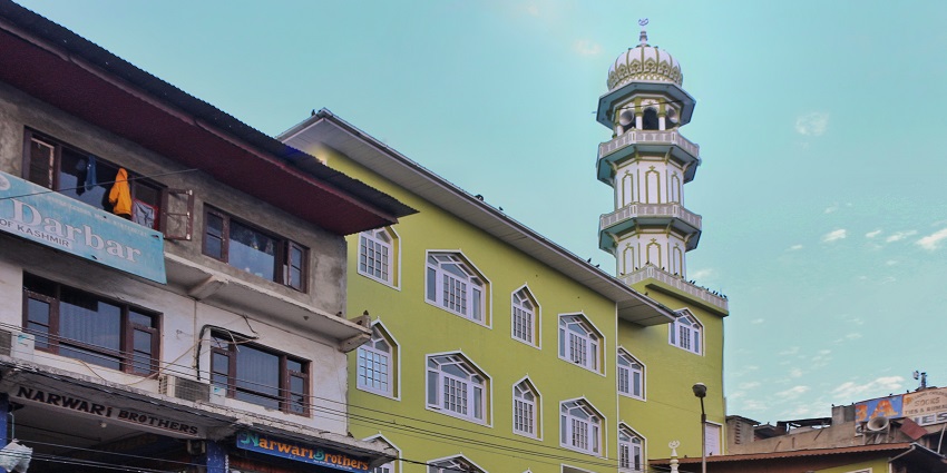 The iconic Lal Chowk market is a must-visit on your next trip to Srinagar, Jammu & Kashmir