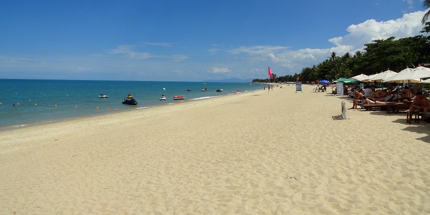 Golden sands and azure waters of Lamai Beach, one of the top beaches in Thailand.