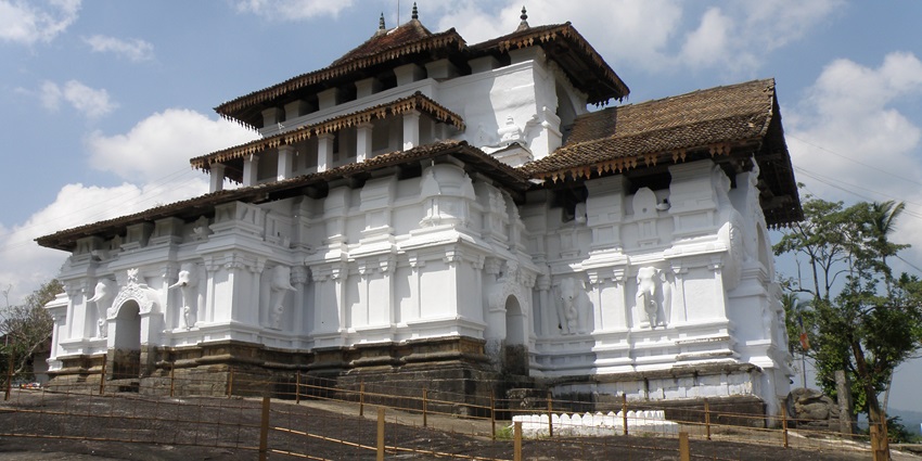Lankathilaka Vihara Temple, an ancient architectural marvel in Sri Lanka.