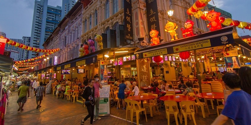 The best way to have a great Singapore nightlife is by exploring some eating joints.