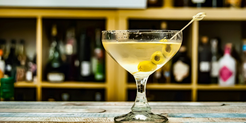 Lava Bar is among the top choices to enjoy Gili Trawangan nightlife for singles.