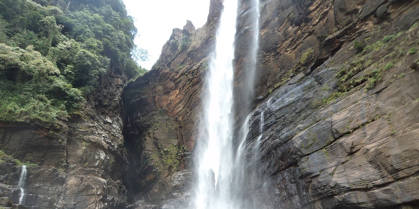 Laxapana Falls, a picturesque waterfall, and a must-see in Nuwara Eliya, Sri Lanka.