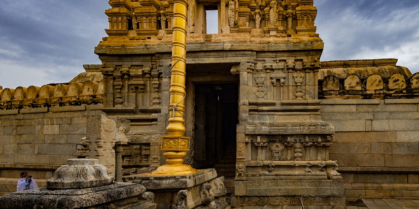 A picture of a holy place of worship located in Lepakshi, located in South India.