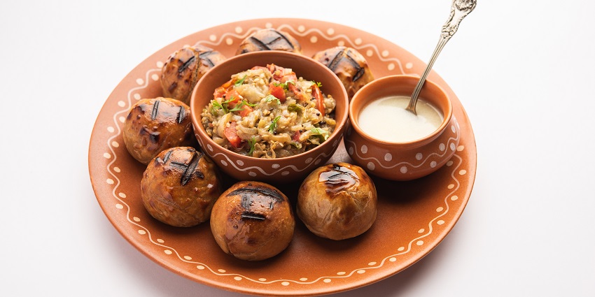 Litti Chokha is, probably, the best food in Ranchi to treat your taste buds with.