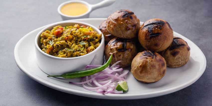 Litti chokha is, probably, the best food in Patna that you must try once in your lifetime.