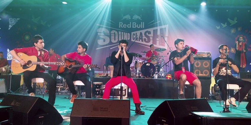 A picture of a live performance happening at a nightclub in Dubai with people enjoying the live music