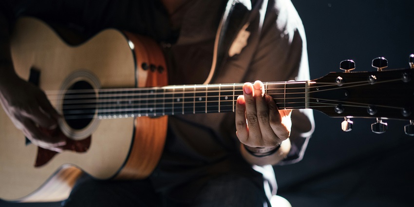 For music lovers, live music venues offer an amazing Singapore nightlife experience.