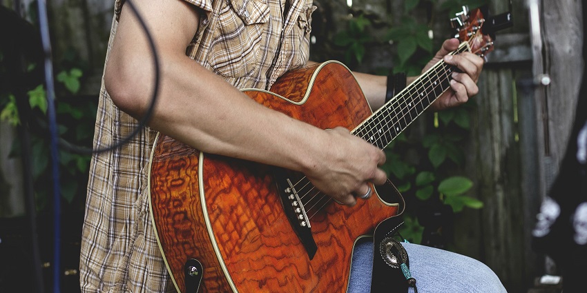 For music lovers, spending a day at live music venues is the best way to enjoy nightlife.