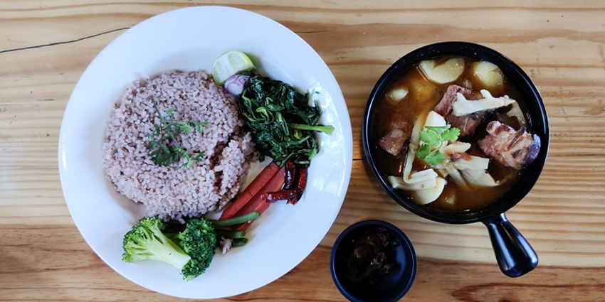 You can explore restaurants near the Nagaland State Museum to taste local flavours.