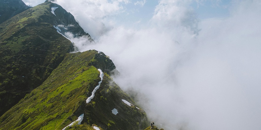 A vista of Kangra Valley, one of the serene spots for paragliding in Dharamshala.