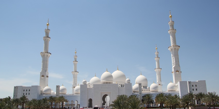 The front view of the grand Sheikh Zayed Mosque, located in the city of Abu Dhabi.