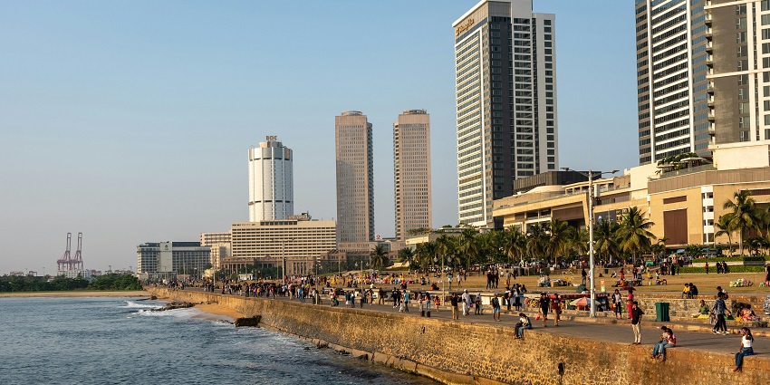 The location of the iconic Gangaramaya Temple is in proximity to the city life of Colombo.