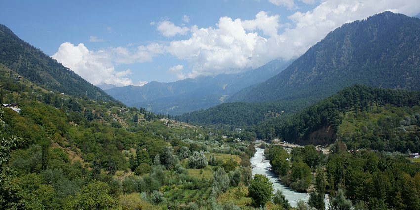The Chingus Fort is located in Rajouri, a town with a captivating beauty of nature.