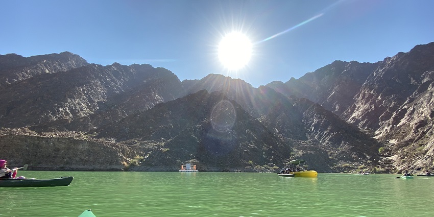 Located across the dam, this serene lake is ideal to enjoy the water activity.