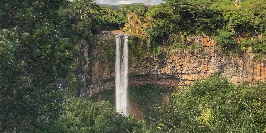Located in the Eastern Ghats, the Srikalahasti Waterfalls is about 20 km from the town.