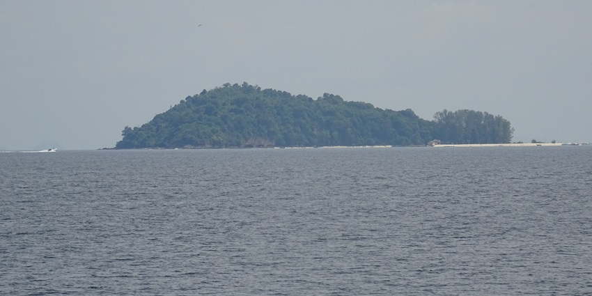 Located in the Andaman Sea, it is very easy to know where is Bamboo Island in Thailand.