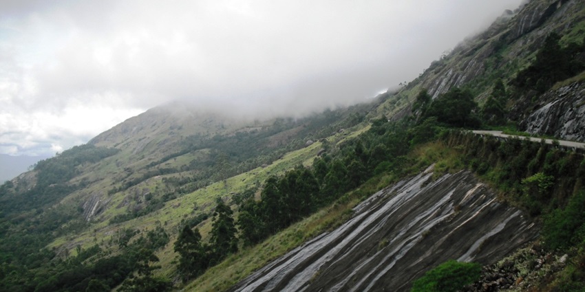 A scenic view of Lockheart Gap, one of the quaint places to visit in Munnar in May