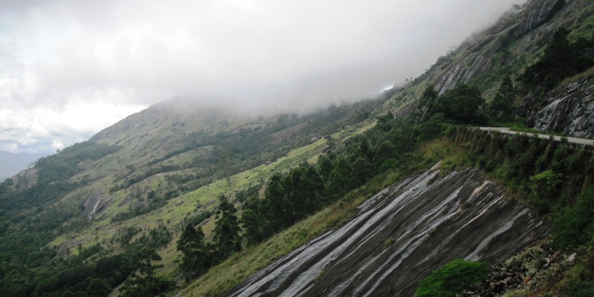 A scenic view of Lockheart Gap, one of the quaint places to visit in Munnar in May.