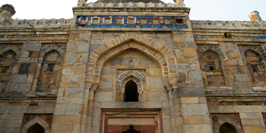 Lodhi Gardens is one of the most historical places to visit in Delhi with friends.