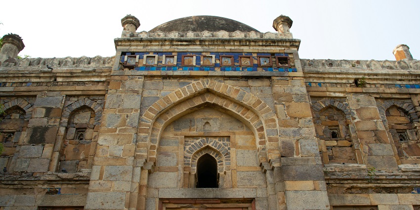 Explore the places to visit near Hauz Khas like Lodhi Gardens, Delhi Haatx, and much more.
