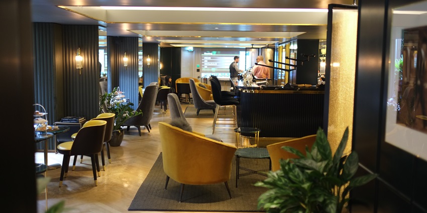 A picture of a lounge bar in Bentota with a calming ambience and dim lights