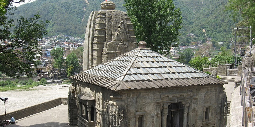 Image of the corridors of Lokenath temple, an ideal spot for spiritual tourists