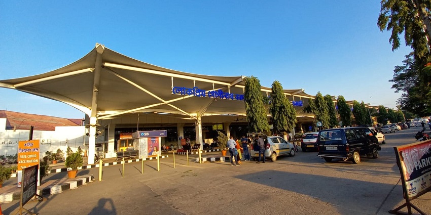 The surroundings of LGBI Airport provides a perfect place for paragliding in Guwahati.