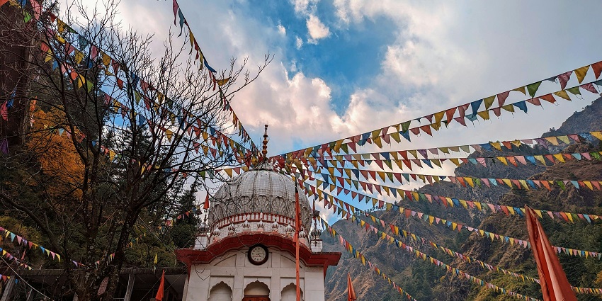 Lord Shiva temple is one of the most sought-after places to visit in Manikaran for all.