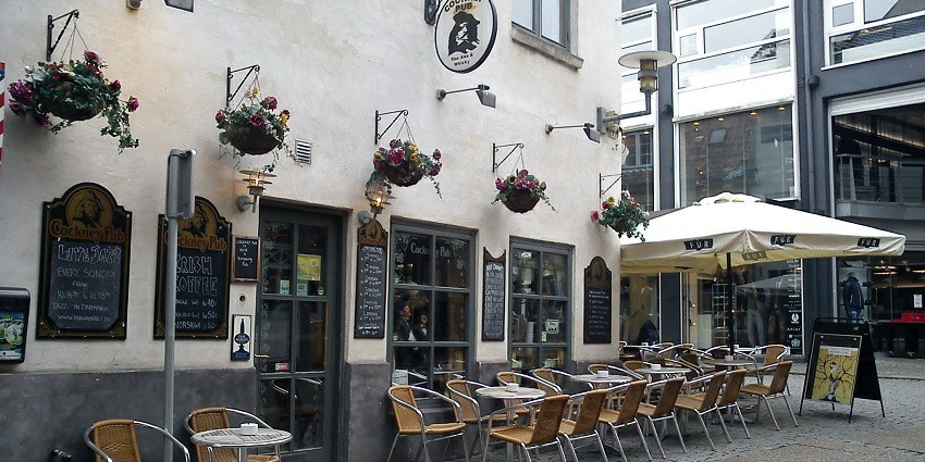 Cockney Pub in Aarhus, featuring a traditional pub setting